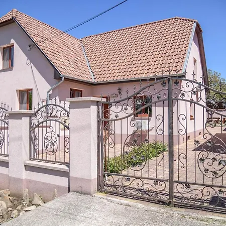 Rozsalugas Vendeghaz 3*