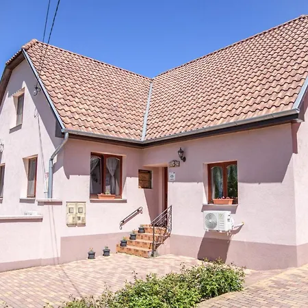 Rozsalugas Vendeghaz 3*