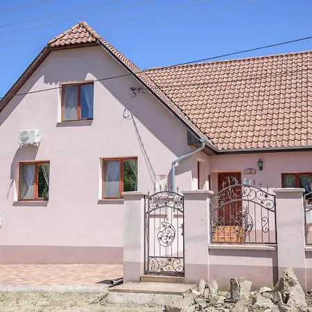 Rozsalugas Vendeghaz Pensiune 3*