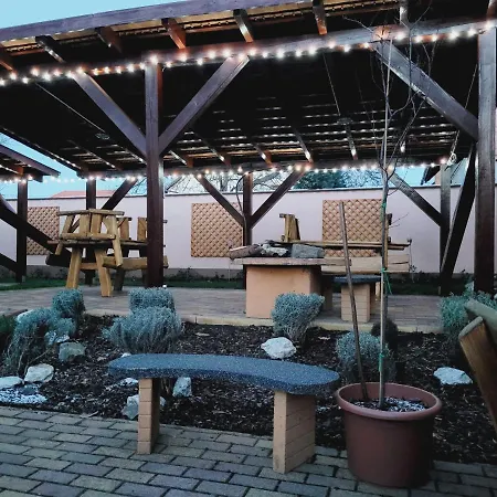 Rozsalugas Vendeghaz Pensiune