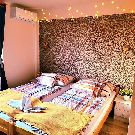 Rozsalugas Vendeghaz Pensiune