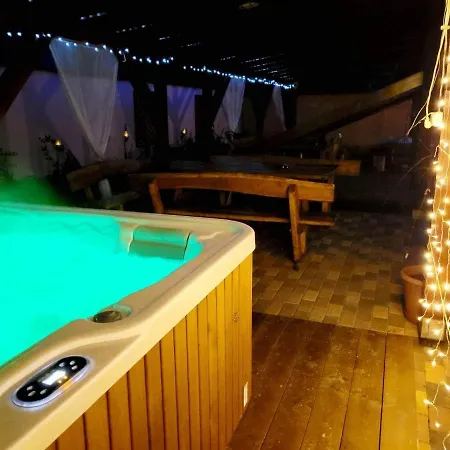 Rozsalugas Vendeghaz 3*