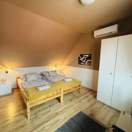 Rozsalugas Vendeghaz Guest house