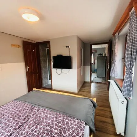 Rozsalugas Vendeghaz 3*