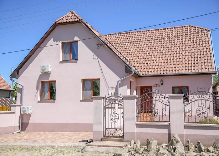 Rozsalugas Vendeghaz Guest house 3*